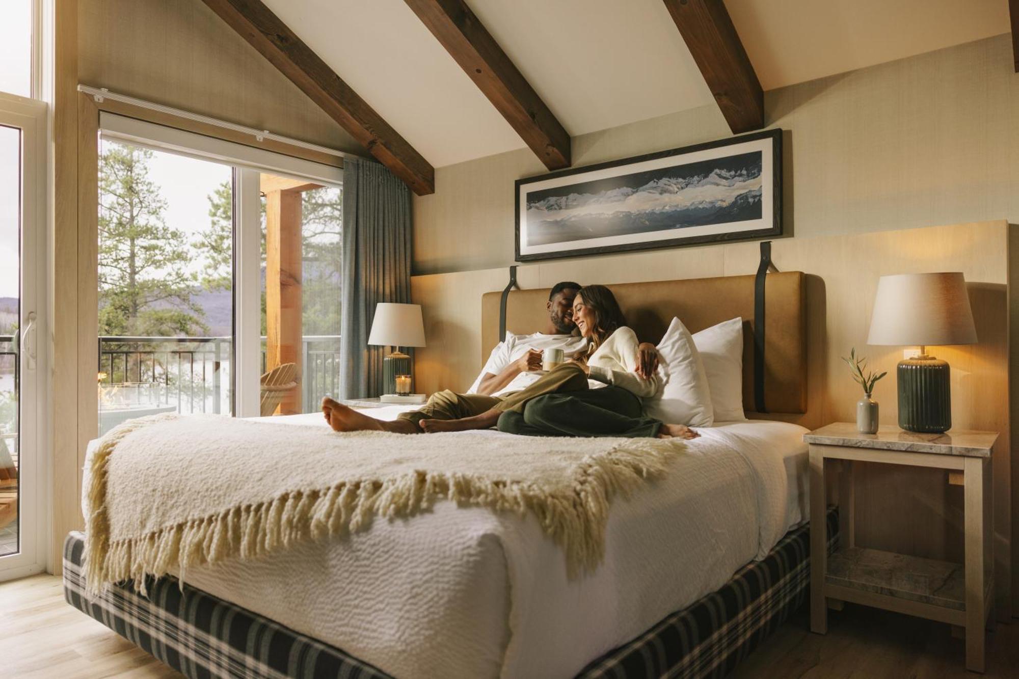 PYRAMID LAKE LODGE JASPER - NO RESERVATION COSTS - BOOK & SAVE